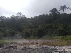 Sensasi Berendam Belerang di Ciwidey, Rileks Betul!