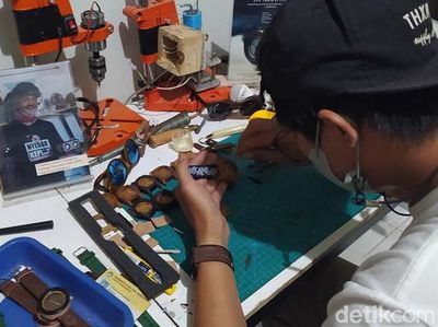 Berkah Pandemi, Jam Tangan Kayu Ini Diminati Ganjar-Sandiaga Uno