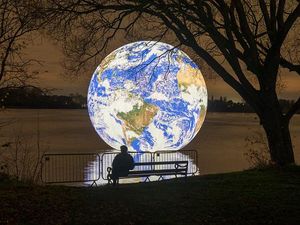 Bukan Sulap Bukan Sihir, Bumi Mengapung di Inggris