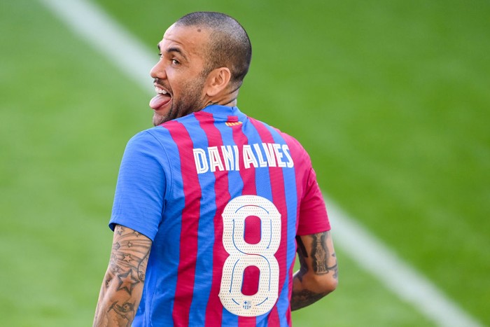 Dani Alves BARCELONA, SPAIN - NOVEMBER 17: Dani Alves reacts as he is presented as a FC Barcelona player at Camp Nou on November 17, 2021 in Barcelona, Spain. (Photo by David Ramos/Getty Images)