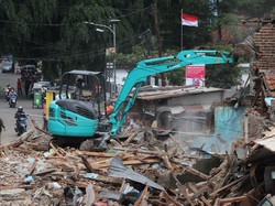 Potret Warga Anyer Dalam: Bertahan Hidup di Tanah Gusuran