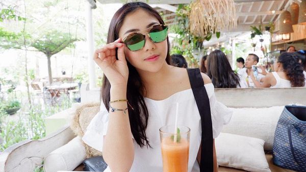 Intip Momen Ngopi Winona Willy, Adik Nikita Willy yang Siap Menikah
