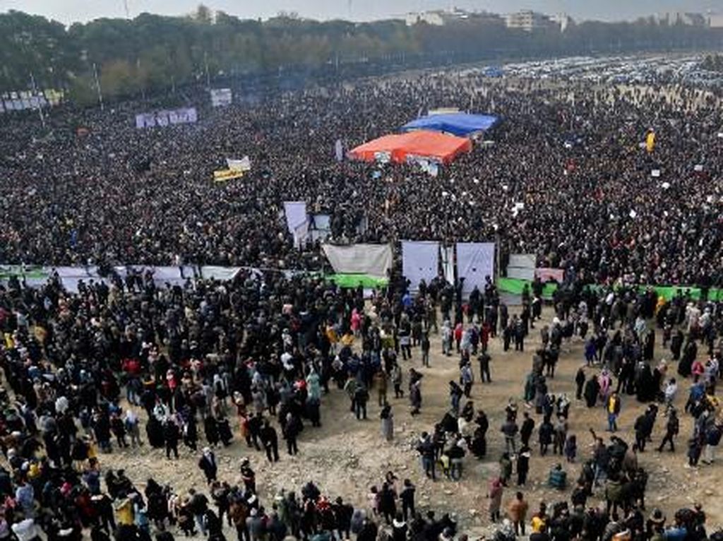 Demo Besar-besaran di Iran Gegara Sungai Kering, Pemerintah Janji Atasi Krisis Air Demo Besar-besaran di Iran Gegara Sungai Kering, Pemerintah Janji Atasi Krisis Air