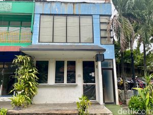 Berdiri di Atas Saluran Air, Kafe di Kemang Utara Kini Tutup Berdiri di Atas Saluran Air, Kafe di Kemang Utara Kini Tutup