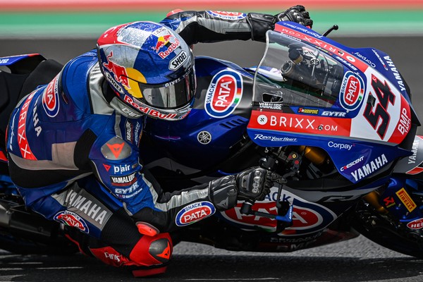 LATIHAN BEBAS WSBK MANDALIKA Pembalap tim Pata Yamaha With Brixx WorldSBK Toprak Razgatlioglu melaju saat sesi latihan bebas pertama (FP1) di Pertamina Mandalika International Street Circuit, Lombok Tengah, Nusa Tenggara Barat (NTB), Jumat (19/11/2021). ANTARA FOTO/Sigid Kurniawan/foc.