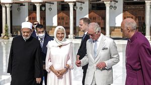 Lawatan ke Mesir, Pangeran Charles Mampir ke Masjid Al Azhar dan Piramida