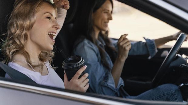 Meminta ditemani berkendara