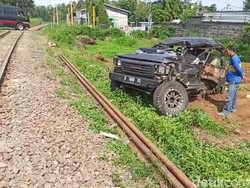 Satu Keluarga Tewas Setelah Mobil Tertabrak KA, Polisi: Sopir Kurang Konsentrasi