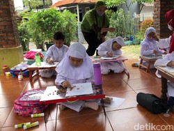 Mediasi Berlangsung, Murid PAUD di Tangerang Masih Belajar di Teras