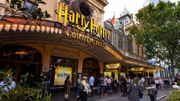 Panggung Teater Harry Potter Kembali Lagi