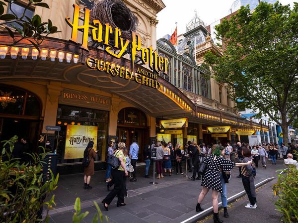 Panggung Teater Harry Potter Kembali Lagi