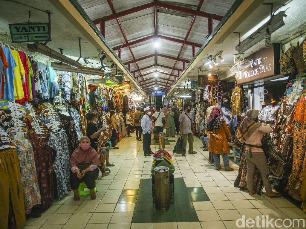 Curhat Pedagang Batik di Pasar Beringharjo: Susu Tak Terbeli, Bayar SPP Berat