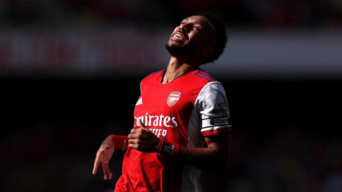 LONDON, ENGLAND - SEPTEMBER 11: Pierre-Emerick Aubameyang of Arsenal reacts after a missed chance during the Premier League match between Arsenal and Norwich City at Emirates Stadium on September 11, 2021 in London, England. (Photo by Ryan Pierse/Getty Images)