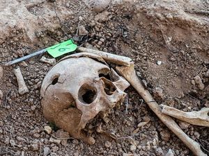 Ritual Penggalian Tulang Tengkorak Manusia di Suku Karo Ritual Penggalian Tulang Tengkorak Manusia di Suku Karo