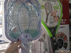 Cara Ngecas Raket Nyamuk Biar Awet, Nunggu Habis atau Sesering Mungkin?