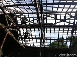 Renovasi SD di Brebes Molor, Siswa Terpaksa Belajar Bergantian