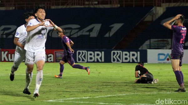 Sengit! Arema FC Tumbangkan Persik Kediri