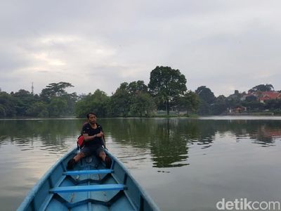 Mendekap Sore dengan Bersampan di Tangerang Selatan