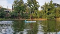 Bisa Lho, Main Paddle Board Seperti Bu Susi di Tangsel