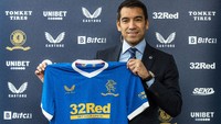 Giovanni van Bronckhorst. Belum melatih lagi sejak pisah dengan Besiktas tahun 2024, juru taktik dengan 106 caps semasa main di Timnas Belanda ini juga punya darah Indonesia. Foto: @RangersFC