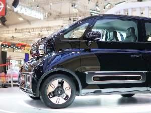 Pengunjung Bisa Test Drive Mobil Listrik di Dalam Ruangan GIIAS 2022