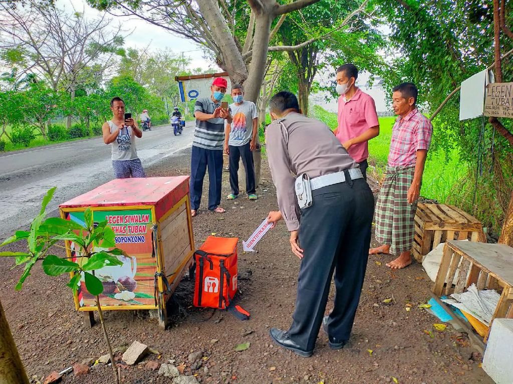 Polisi Buru Pembuang Bayi Perempuan Dimasukkan Boks Makanan di Sidoarjo Polisi Buru Pembuang Bayi Perempuan Dimasukkan Boks Makanan di Sidoarjo