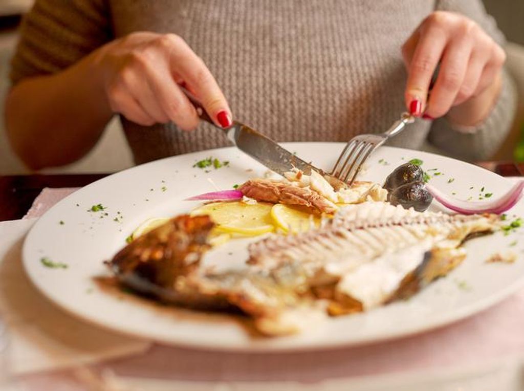 7 Negara Ini Punya Etika Makan yang Unik dan Tak Biasa 7 Negara Ini Punya Etika Makan yang Unik dan Tak Biasa