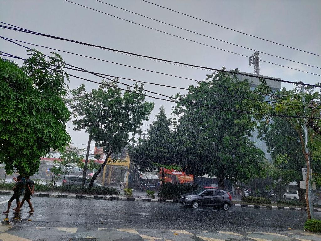 BMKG Prakirakan Surabaya dan Jatim Diprediksi Hujan Deras, Berikut Rinciannya