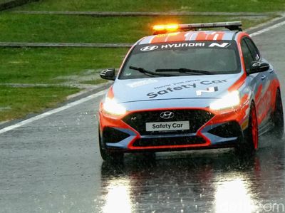 Aksi Safety Car Hyundai i30 Fastback N Kawal WSBK Mandalika
