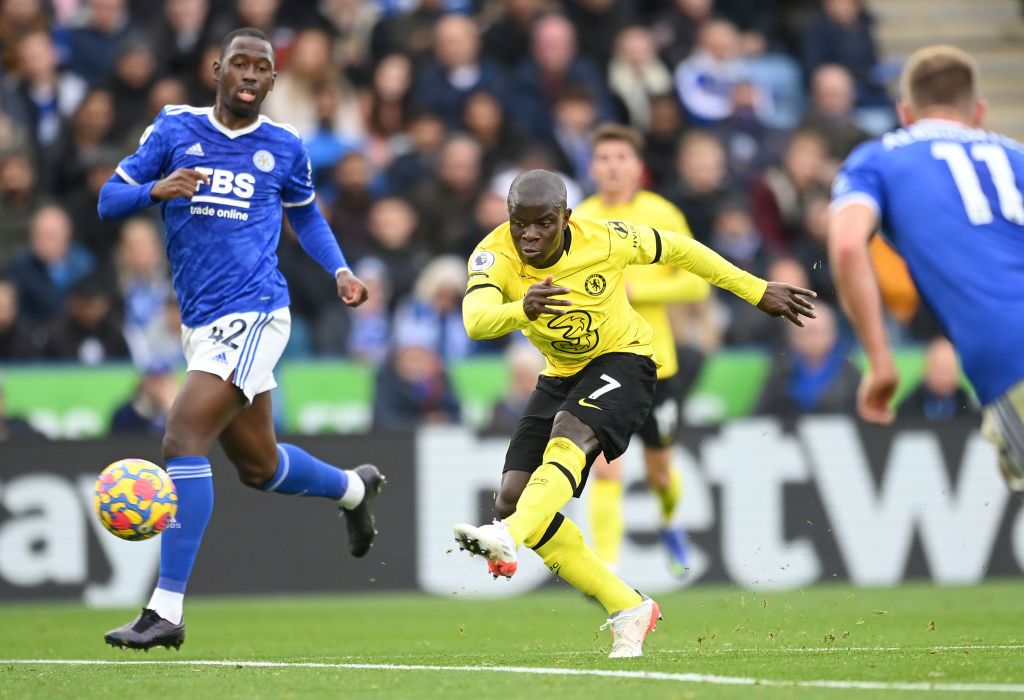 Leicester vs Chelsea LEICESTER, ENGLAND - NOVEMBER 20: Ngolo Kante of Chelsea scores their team's second goal during the Premier League match between Leicester City and Chelsea at The King Power Stadium on November 20, 2021 in Leicester, England. (Photo by Michael Regan/Getty Images)