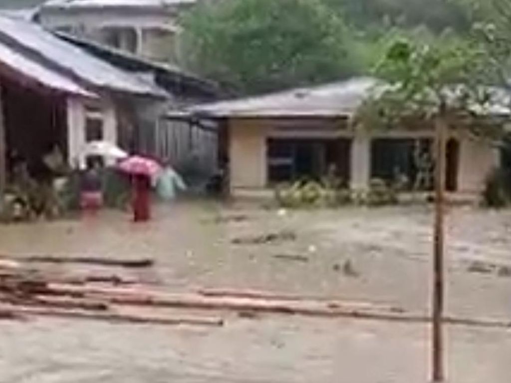 Sungai Meluap, 2 Kelurahan di Tana Toraja Sulsel Terendam Banjir