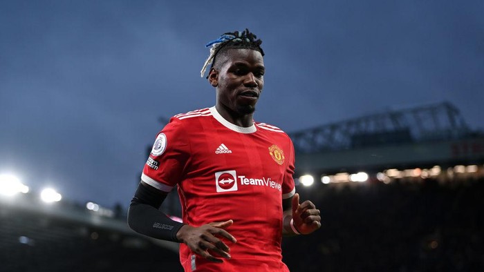 MANCHESTER, ENGLAND - OCTOBER 24:  Paul Pogba of Manchester United during the Premier League match between Manchester United and Liverpool at Old Trafford on October 24, 2021 in Manchester, England. (Photo by Shaun Botterill/Getty Images)
