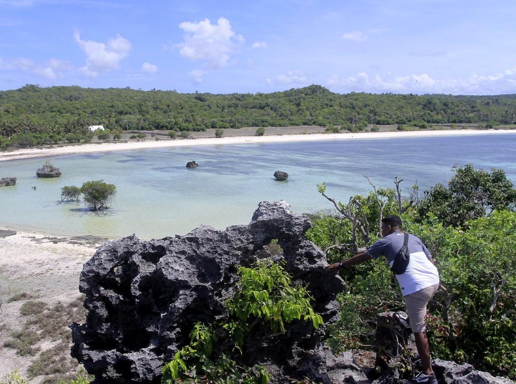 Potensi Wisata di Perbatasan Indonesia-Australia Potensi Wisata di Perbatasan Indonesia-Australia
