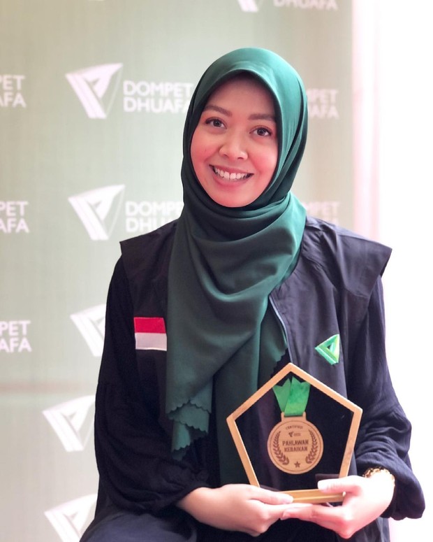 Raden Prisya adalah salah satu influencer yang dikenal kerap mengenalkan mindfullnes, terutama mindfullnes parenting kepada followersnya yang telah menjadi orang tua lewat Instagram.