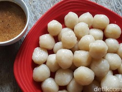 Resep Cilok Empuk Saat Dingin dengan Saus Kacang yang Gurih Pedas