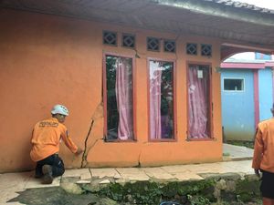 13 Rumah Retak Akibat Pergerakan Tanah di Ciamis
