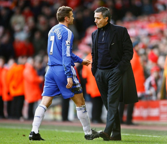LIVERPOOL, UNITED KINGDOM - JANUARY 20:  Andriy Shevchenko of Chelsea walks off the pitch past Chelsea Manager Jose Mourinho at the end of the Barclays Premiership match between Liverpool and Chelsea at Anfield on January 20, 2007 in Liverpool, England. (Photo by Clive Mason/Getty Images)