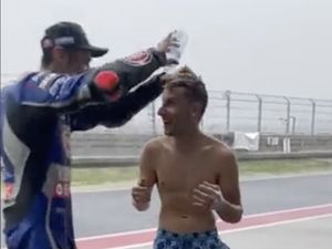 Saat Toprak Mandiin Jules Cluzel Kala Hujan Guyur Sirkuit Mandalika