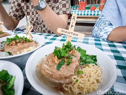 Unik! Bakso Kuburan Ini Dilengkapi Papan Nisan untuk Kenang Para Mantan
