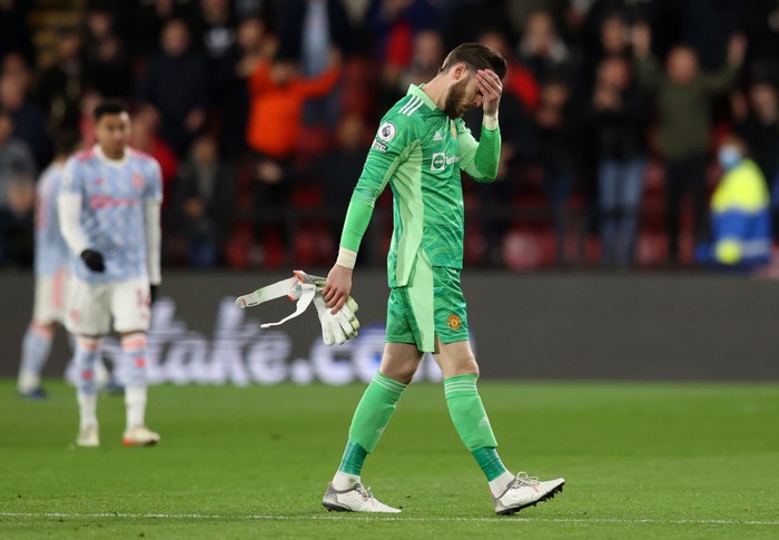 WATFORD, ENGLAND - NOVEMBER 20: David De Gea of Manchester United looks dejected following the Premier League match between Watford and Manchester United at Vicarage Road on November 20, 2021 in Watford, England. (Photo by Alex Pantling/Getty Images)