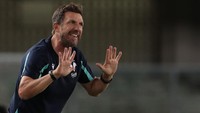 Di  Serie A, Eusebio Di Francesco diketahui menjadi pelatih pertama yang dipecat di kompetisi liga Italia musim ini. Di Francesco dipecat setelah Hellas Verona menderita kekalahan dalam tiga laga awal Serie A musim ini. Posisinya pun digantikan oleh Igor Tudor sejak September 2021.  Emilio Andreoli/Getty Images.
