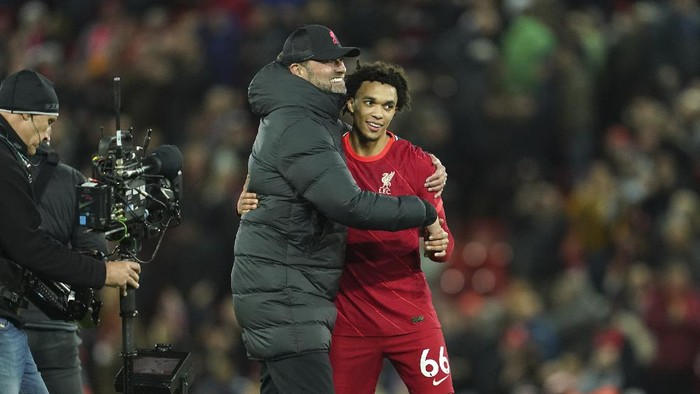 Liverpools manager Jurgen Klopp celebrates with Liverpools Trent Alexander-Arnold at the end of the English Premier League soccer match between Liverpool and Arsenal at Anfield Stadium, Liverpool, England, Saturday, Nov. 20, 2021. (AP Photo/Jon Super)
