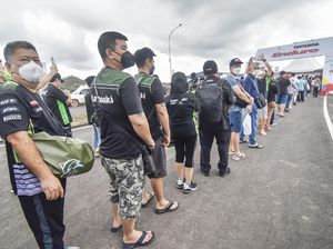 Saat Warga Serbu Sirkuit Mandalika Demi Nonton WSBK 2021 Saat Warga Serbu Sirkuit Mandalika Demi Nonton WSBK 2021