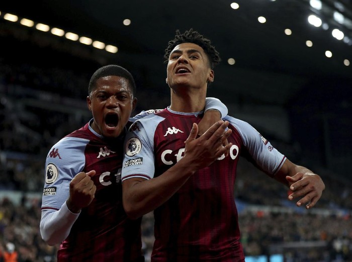 Aston Villa's Ollie Watkins celebrates scoring the opening goal with Leon Bailey during the Premier League match at Villa Park, Birmingham, Britain, Saturday Nov. 20, 2021.  (Bradley Collyer/PA via AP)