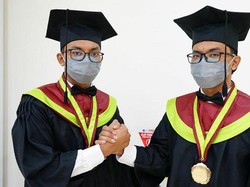 Inspiratif! Anak Kembar Ini Berhasil Lulus dari FK UM Surabaya Bersamaan