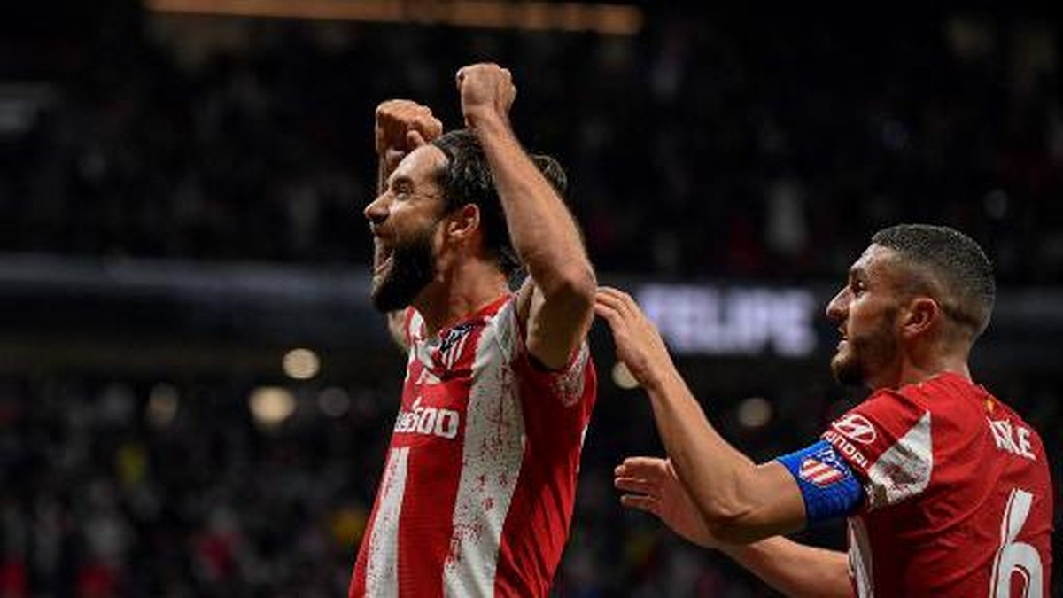 Felipe (kiri) merayakan golnya ke gawang Osasuna. Foto: AFP/PIERRE-PHILIPPE MARCOU