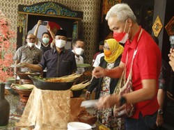 Nonton WSBK, Ganjar Pranowo Malah Penasaran Bumbu Sasak dan Kopi Lombok