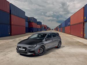 Alvaro Bautista Nggak Menang di Mandalika, tapi Dapat Mobil Gratis dari Hyundai Alvaro Bautista Nggak Menang di Mandalika, tapi Dapat Mobil Gratis dari Hyundai