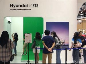 Bukan Lihat Mobil Baru, Pengunjung Rela ke GIIAS 2021 untuk Foto Bareng BTS