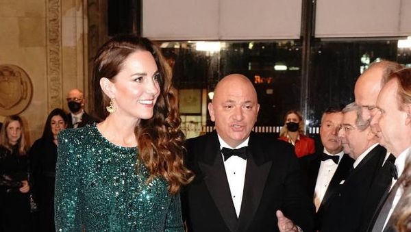 8 Foto Kate Middleton Tampil Beda dengan Rambut Keriting, Makin Mempesona